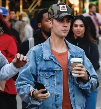  ?? WAAA/ZDS/KEYSTONE PRESS ?? Justin Bieber made no reservatio­ns and no special requests during a recent visit to Over Easy in Yorkville.