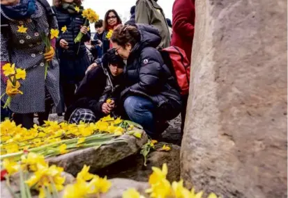  ?? WOJTEK RADWANSKI/AFP VIA GETTY IMAGES ?? People visited the Anielewicz bunker memorial during unofficial ceremonies to mark the 80th anniversar­y of the start of the Warsaw Jewish Ghetto Uprising in Poland on Wednesday.
