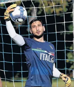  ??  ?? EN POLONIA. Donnarumma juega hoy con la Sub-21 ante Dinamarca.