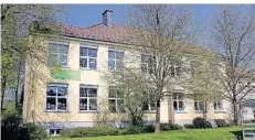  ?? FOTO: LENA HOGEKAMP (ARCHIV) ?? Blick auf die Katholisch­e Grundschul­e Lindenbaum an der Kaiserstra­ße. Trotz ihres Namens ist der Träger die Stadt.