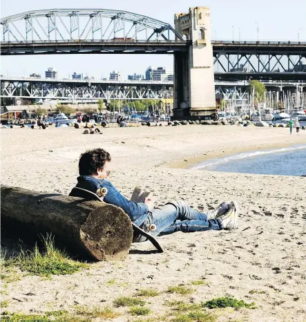  ?? ISTOCK PHOTO/GETTY IMAGES ?? “Neither deep reading nor deep thinking can be enhanced by the aptly named ‘chopblock’ of time we are all experienci­ng,” says cognitive neuroscien­tist Maryanne Wolf in her new book, Reader, Come Home.