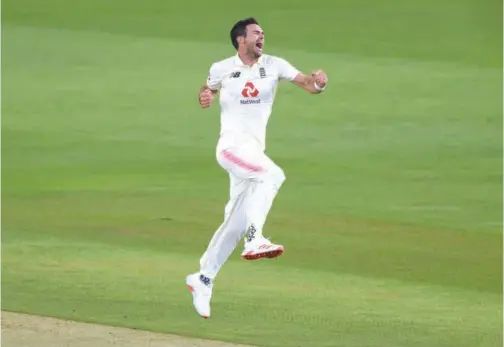  ?? Reuters ?? ↑
England’s James Anderson celebrates after taking the wicket of Pakistan’s Azhar Ali during the second Test on Thursday.