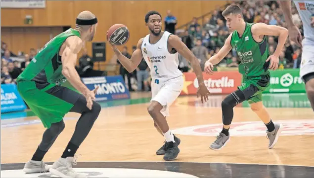  ??  ?? TAMPOCO LUCIÓ EN BADALONA. Chasson Randle estuvo 18 minutos en pista y anotó dos triples, pero no encontró su sitio ni hizo jugar al equipo.