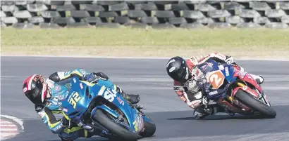  ??  ?? HUGE DICE. Adolf Boshoff, front, riding his Uncle Andy Suzuki GSXR600, and Blaze Baker (King Price Bikefin Yamaha R6) fought long and hard in the opening Super600 race on Saturday.