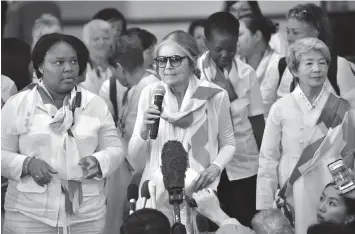  ?? AGENCE FRANCE PRESSE ?? US feminist Gloria Steinem speaks to the media as her group of peace activists arrives at the inter-Korea transit office after they crossed the border line through the demilitari­zed zone separating the two Koreas in Paju.