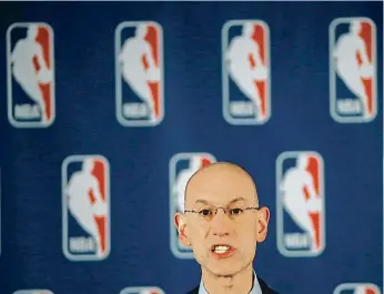  ?? Foto: Reuters ?? Jak to urovnat? Komisař NBA Adam Silver musí ukázat, jaký je diplomat.