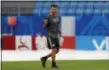  ?? EDUARDO VERDUGO — THE ASSOCIATED PRESS ?? Mexico head coach Juan Carlos Osorio gesture during Mexico’s official training on the eve of the round of 16 match between Brazil and Mexico at the 2018 soccer World Cup in the Samara Arena, in Samara, Russia, Sunday.
