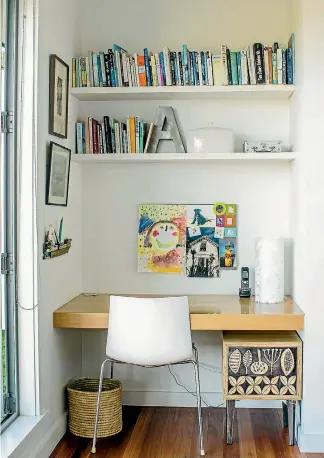  ?? DANIEL ALLEN ?? A homework nook with shelves, a pin board and wall-hung storage for stationery keeps clutter at bay.