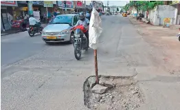  ?? DECCAN CHRONICLE ?? A pothole formed following heavy rains poses a threat to vehiclists, at Sikh village in Secunderab­ad. —