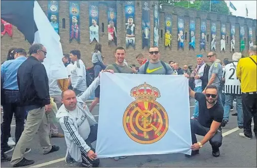  ??  ?? ARROPARON AL MADRID EN CARDIFF. La Peña de Macedonia viaja todos los años y siempre apoya al equipo en los grandes días.