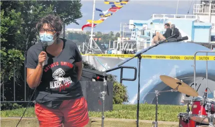  ?? AARON BESWICK • THE CHRONICLE HERALD ?? Charla Williams MC'D the Artists United: A Rally to Support the Black Lives Movement on Halifax's waterfront on Saturday afternoon.