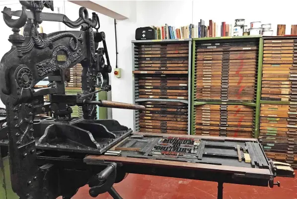  ?? Pictures: Ken Burnley ?? ● A historic former Southport Visiter printing press now tasks pride of place at the Merseyside Museum of Printing, which is situated within Amorini Antiques Centre in Birkenhead in Wirral