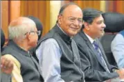  ?? MOHD ZAKIR/HT ?? ▪ Finance minister Arun Jaitley and RBI governor Urjit Patel at the central board meeting in New Delhi on Saturday.