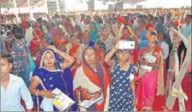  ?? RAJESH KUMAR/HT ?? ▪ (Above and below) The crowd at the Prime Minister’s rally in Varanasi on Monday.