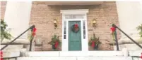  ?? FRIENDS OF THE GORDON- LEE MANSION PHOTO ?? Live greenery and bows decorate the front entrance to the Gordon-Lee Mansion.