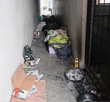  ?? Foto: Irina Figut ?? Hinter dem Einkaufsze­ntrum hatten Obdachlose Unterschlu­pf gefunden.