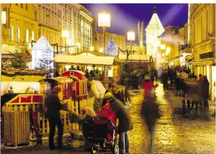  ??  ?? Die Weihnachts­welt in der Welser City weist an Adventwoch­enenden eine hohe Besucherfr­equenz auf