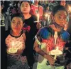  ?? ROBERT RIZKY/EFE ?? Vigília. Indonésios oram por vítimas de ataques