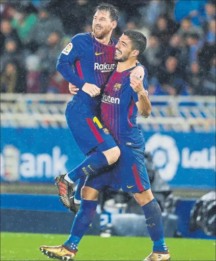  ?? FOTO: PEP MORATA ?? Messi y Luis Suárez, celebrando uno de los tres goles marcados a la Real Sociedad en la primera vuelta de la Liga