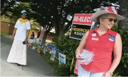  ?? BRIAN KRISTA/CAPITAL GAZETTE ?? Dana Schulze, right, a GOP central committee candidate, and Horia Dahir, of Arizona, mother of U.S. Congress candidate Amal Torres, electionee­r in front of the Annapolis High polling place during the primary election on Tuesday.