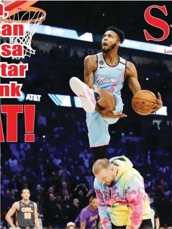  ?? AP ?? NAPABILIB ni Miami Heat’s Derrick Jones Jr. ang hurado sa kanyang kakaibang istilo sa NBA All-Star slam dunk contest nitong Sabado (Linggo sa Manila) sa Chicago.