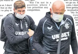  ??  ?? Steven Gerrard and Gary McAllister masked up for their midweek travels