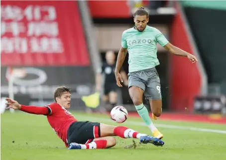  ?? Reuters ?? Jannik Vestergaar­d and Everton’s Dominic Calvert-Lewin during their match on Sunday. Southampto­n ended Everton’s unbeaten start to the season.