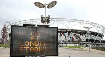  ?? Foto: dpa/Steven Paston ?? LED-Anzeige vor dem London Stadium, Heimspielo­rt von West Ham United