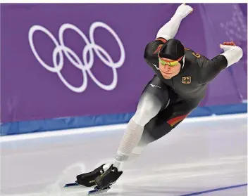  ?? FOTO: KNEFFEL/DPA ?? Nico Ihle gehört zu den Medaillenk­andidaten in Südkorea über die 1000 Meter. Sollte er kein Edelmetall einfahren, wären es für die Deutsche Eisschnell­lauf-Gesellscha­ft die zweiten Spiele ohne Medaille in Folge.