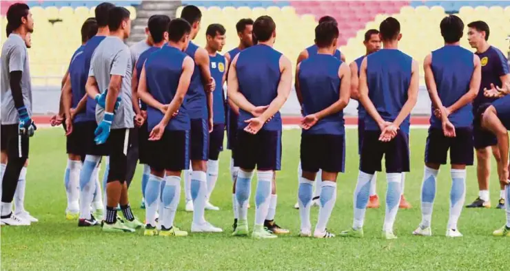  ??  ?? Tan Cheng Hoe (right) is seen by most pundits as the right coach to get the national team back on track.