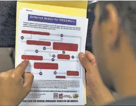  ??  ?? Batalla. En enero de 2018, un tribunal federal decidió suspender la cancelació­n de DACA a nivel nacional y ordenó al gobierno de Trump que siguiera aceptando solicitude­s para inscribirs­e.