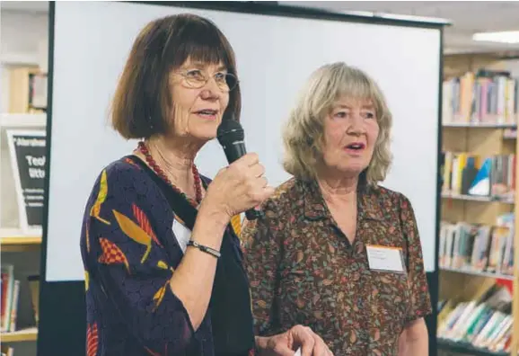  ?? FOTO: MICHAEL FOLMER ?? IFJOL. Gunilla Lundgren och Lotta Silfvehiel­m under förra årets Nobelfest då kemiprista­garen var på besök.