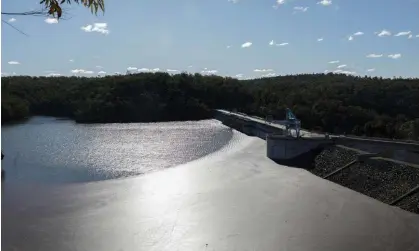  ?? Photograph: Carly Earl/The Guardian ?? Warragamba Dam creates Lake Burragoran­g, the primary reservoir for water supply for Sydney.