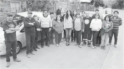  ??  ?? CERCA DE CUARENTA familias que habitan por 17 años en el sector de Las Peñas en Mulchén denunciaro­n sentirse estafados por Calderón y Guzmán.