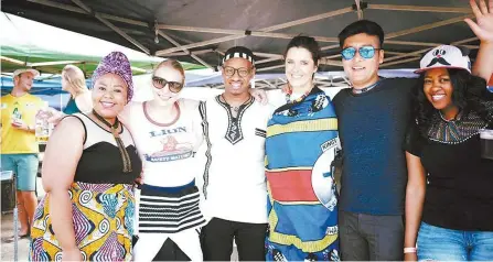  ?? Courtesy of SAKorNet ?? Participan­ts pose while attending the Nanji Heritage Day Braai in this 2017 file photo.