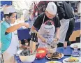  ?? FOTO: MICHAEL HEIN ?? Beim Kochevent kreieren die Jungs Dreigänge-Menüs.