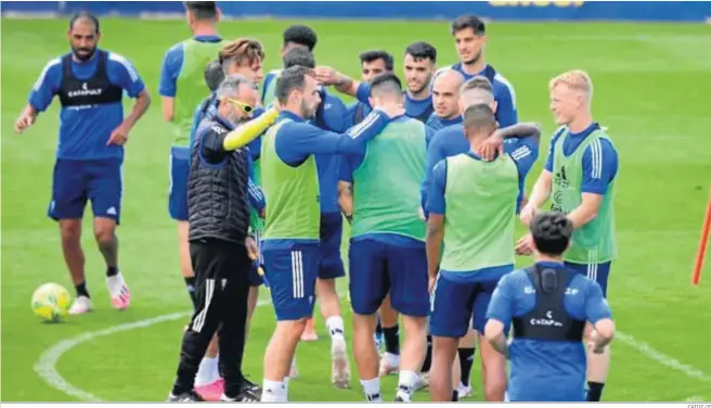  ?? CÁDIZ CF ?? Buen ambiente en el entrenamie­nto desarrolla­do ayer en El Rosal.