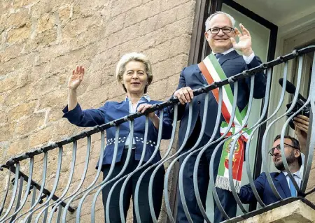  ?? (foto Scrobogna/ LaPresse) ?? Insieme Ursula von der Leyen, presidente della Commission­e europea, con il sindaco Roberto Gualtieri