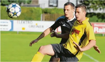  ?? Foto: Roland Geier ?? Hat für die kommende Saison eine neue Herausford­erung gefunden: Lichtenaus Spielertra­iner Martin Groh (rechts) wechselt zum SV Hundszell.