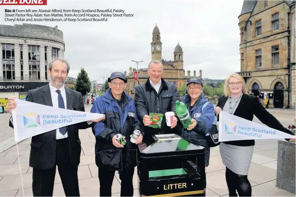  ?? ?? Bin it From left are: Alastair Alford, from Keep Scotland Beautiful, Paisley Street Pastor Roy Adair; Ken Mathie, from Accord Hospice, Paisley Street Pastor Cheryl Adair and Jessie Henderson, of Keep Scotland Beautiful