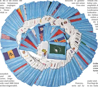  ?? FOTO: INA FASSBENDER ?? Grüße aus aller Welt und in alle Welt: Postcrosse­r sind eifrige Kartenschr­eiber.