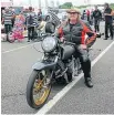  ?? ?? Lee Gilmore on his Nostalgia ProStock Suzuki GS1000. He did change his hat before racing.