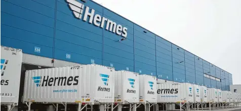  ?? Fotos: Michael Hochgemuth ?? 100 Verladetor­e gibt es im Hermes Logistikze­ntrum auf dem Lechfeld. Am 5. März wird der Betrieb gestartet.