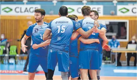  ?? FOTO: BEAUTIFUL SPORTS/SCHLIKIS / IMAGO IMAGES ?? Eine weitere Etappe auf dem Weg zur Meistersch­aft ist geschafft. Nach einem 3:2-Erfolg in der Lüneburger Gellersenh­alle hat sich der Volleyball-bundesligi­st VFB Friedrichs­hafen ein Finalticke­t gesichert.