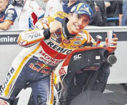  ?? AFP ?? Marc Márquez aprovechó la lluvia para dar un zarpazo y adjudicrse la pole position en el GP de Japón donde la carrera de hoy apunta a que será en seco y lo tendrá complicado para dominar
//