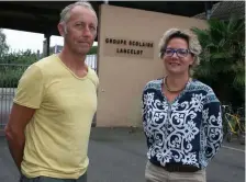  ??  ?? Le directeur Denis Bazin avec Manuela Chevalier, maire-adjoint chargé des affaires scolaires.