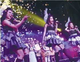  ?? SUNSTAR FOTO / RUEL ROSELLO ?? BEST INTERPRETE­RS. The girls who sang the winning entry “Gugma Maka...” also grabbed the Best Interprete­r Award in this year’s Cebu Metro Pop Music Festival.