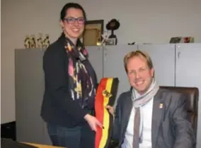  ?? FOTO JW ?? Eind 2016 gaf Wendy Weckhuysen haar burgemeest­erssjerp door aan Geert Antonio.