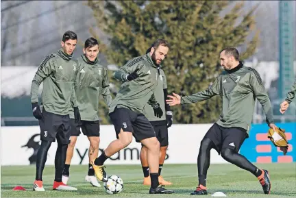  ?? MIGUEL MEDINA / AFP ?? Potencial. Juventus tiene una gran ofensiva, comandada por el argentino Gonzalo Higuaín (con el balón) y respaldada por Paulo Dybala (segundo desde la izquierda).