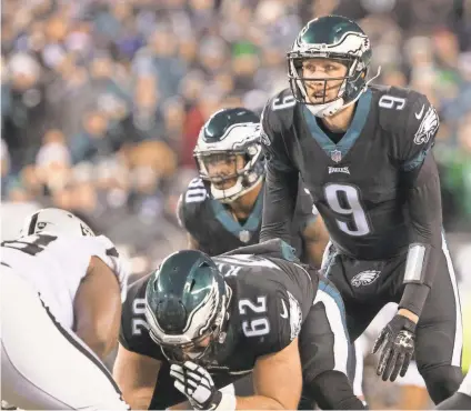  ?? BILL STREICHER/USA TODAY SPORTS ?? Eagles quarterbac­k Nick Foles (9) has thrown five touchdown passes in three starts this season and in the 2013 playoffs threw for two TDs in a Philadelph­ia loss.